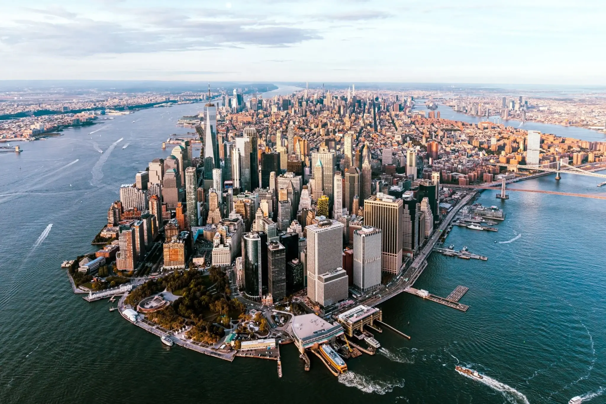Vista aérea do skyline de Manhattan com o One World Trade Center