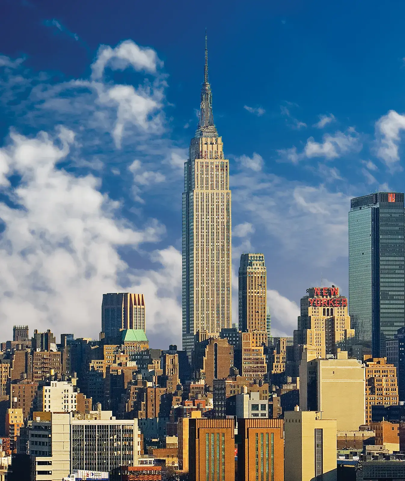 O icônico Empire State Building no skyline de Nova York